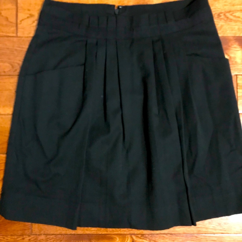 Gap skirt